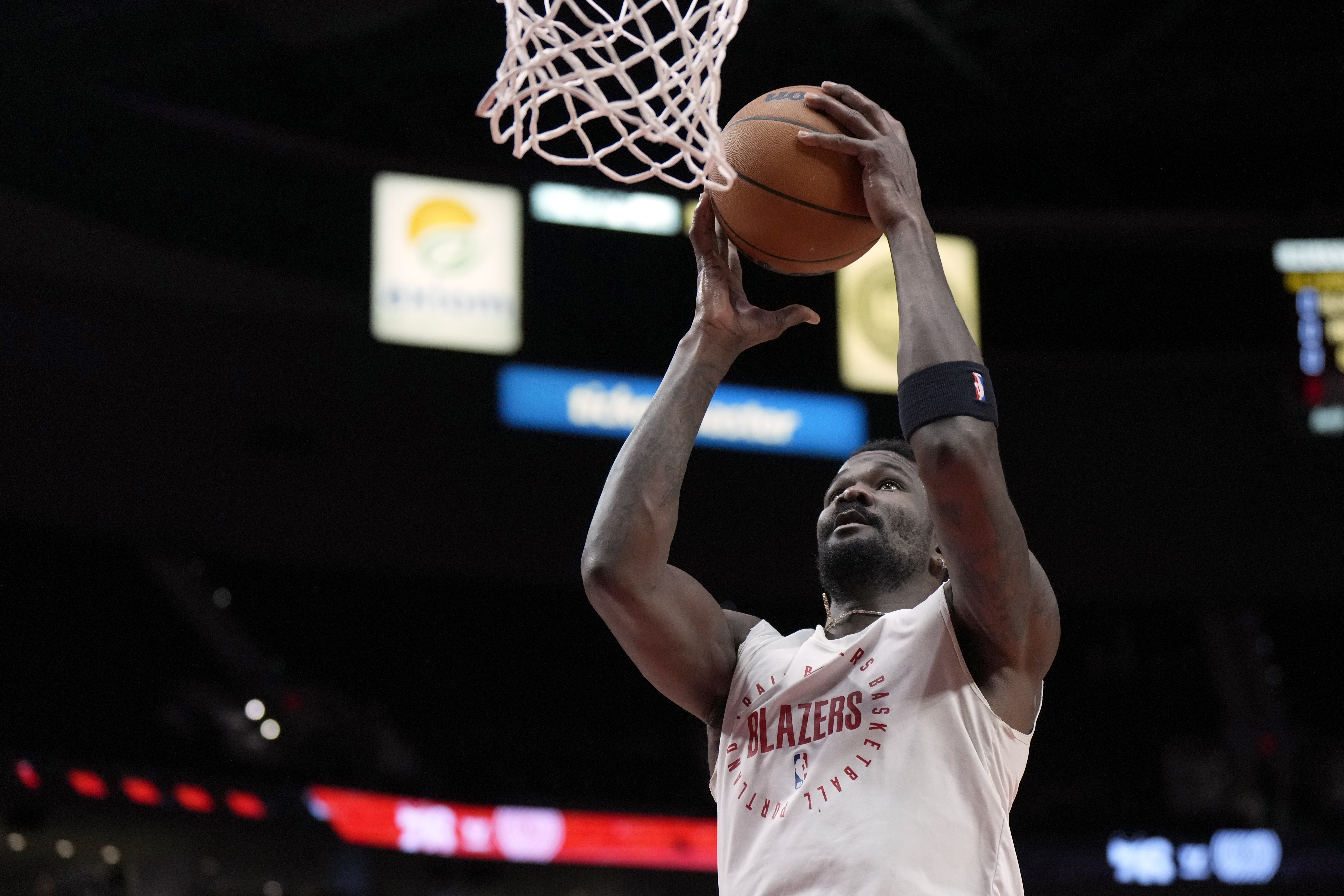 掘金翻盘步行者，米切尔点燃赛场