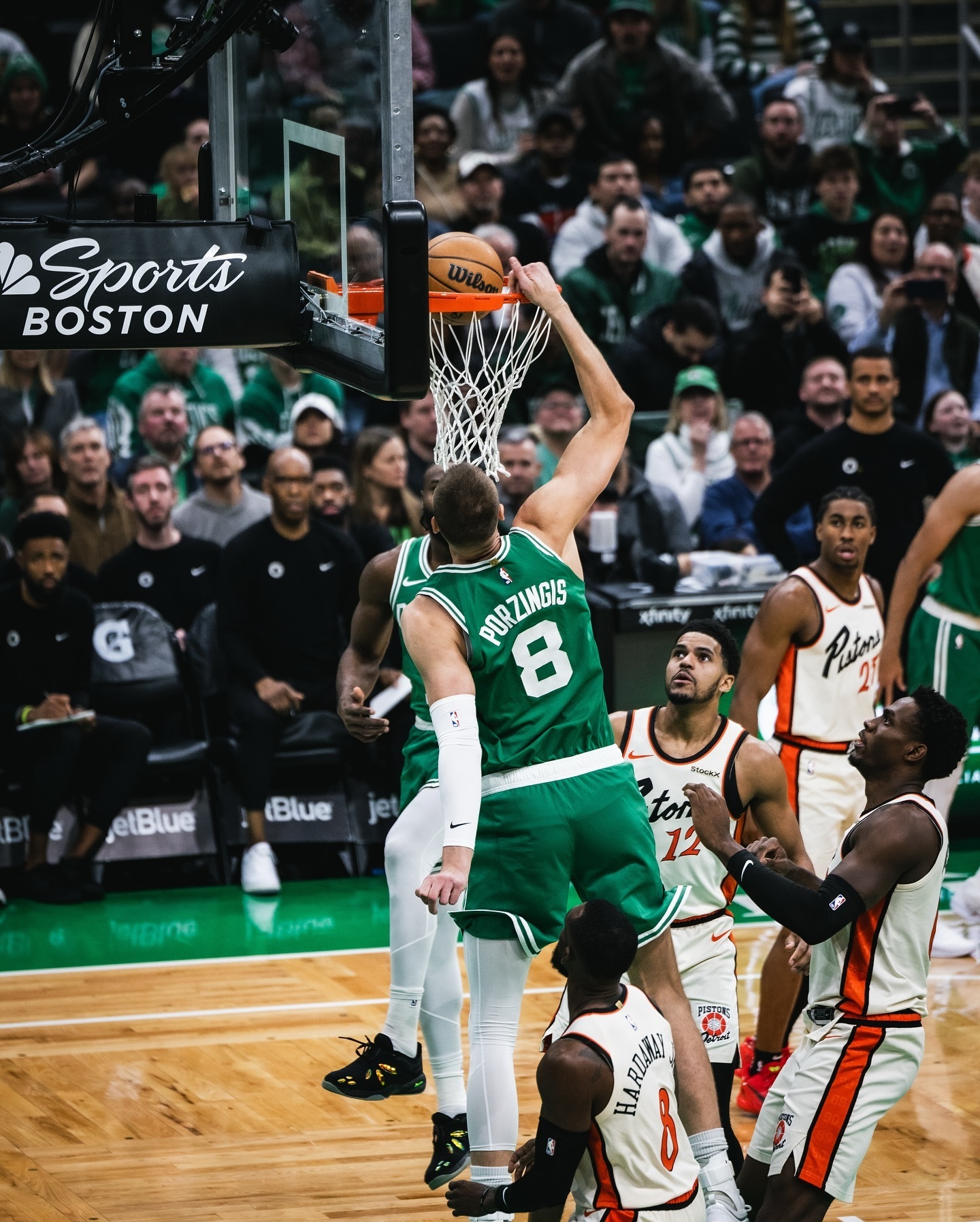 凯尔特人逆转掘金，德罗赞状态火热