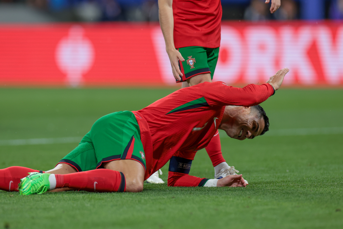 葡萄牙队鏖战德国队，波尔点燃赛场