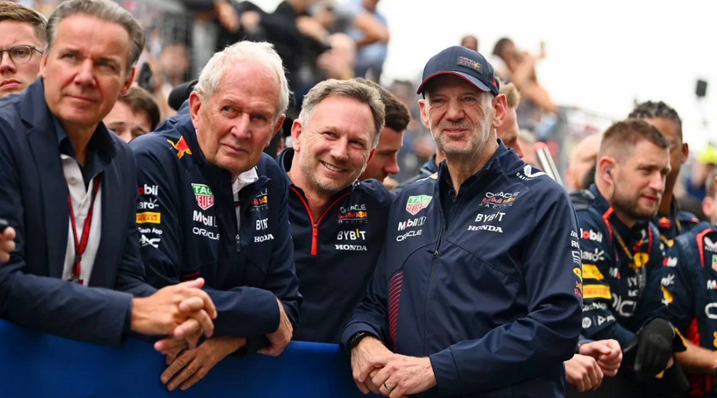 红牛车队碾压威廉姆斯，周冠宇扛起全队